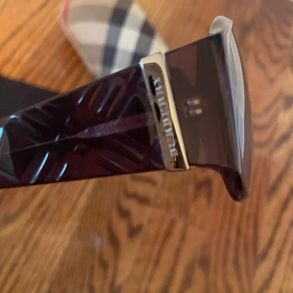 🕶️Authentic Burberry Purple Sunglasses Comes with case and cleaning cloth. 🕶️ - Picture 4 of 11